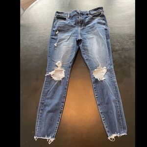 American Eagle high rise skinny jegging dream Jean distressed size 12